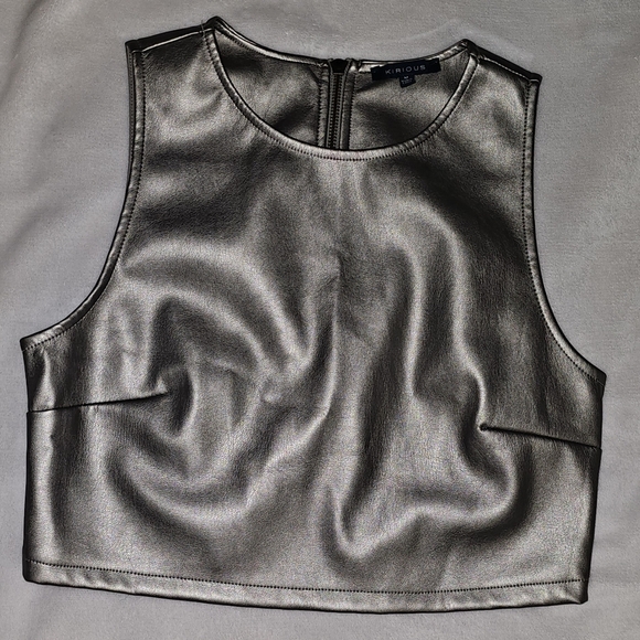 Kirious Tops - Kirious Women's Metallic FauxLeather Crop Top Full-Zip Size M